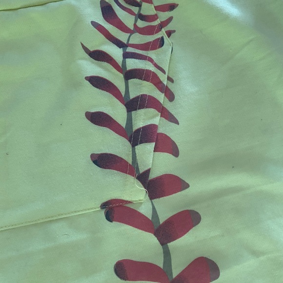 Softball themed graphic hoodie
Woman’s 3XL Drawstring
100% polyesterNeon yellow - Picture 3 of 6